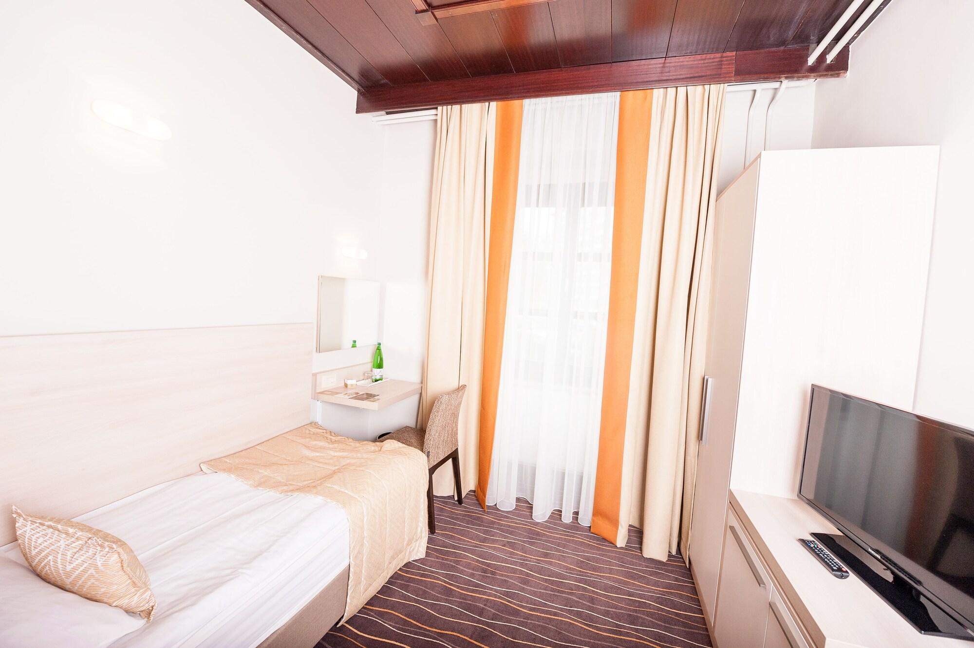 Hotel Zagreb - Health & Beauty ロガシュカ・スラティナ エクステリア 写真