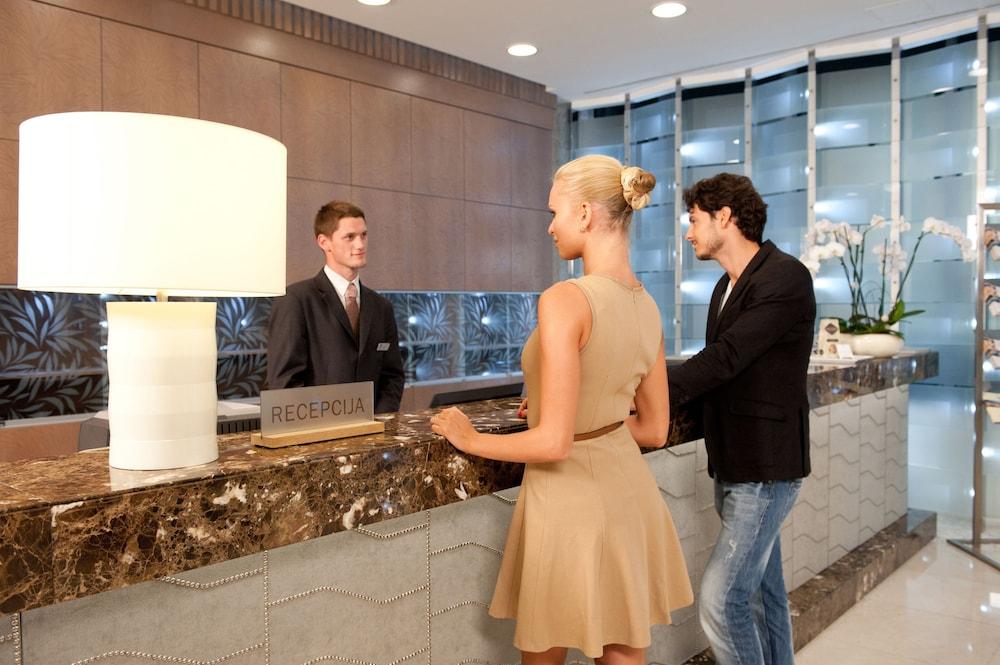 Hotel Zagreb - Health & Beauty ロガシュカ・スラティナ エクステリア 写真